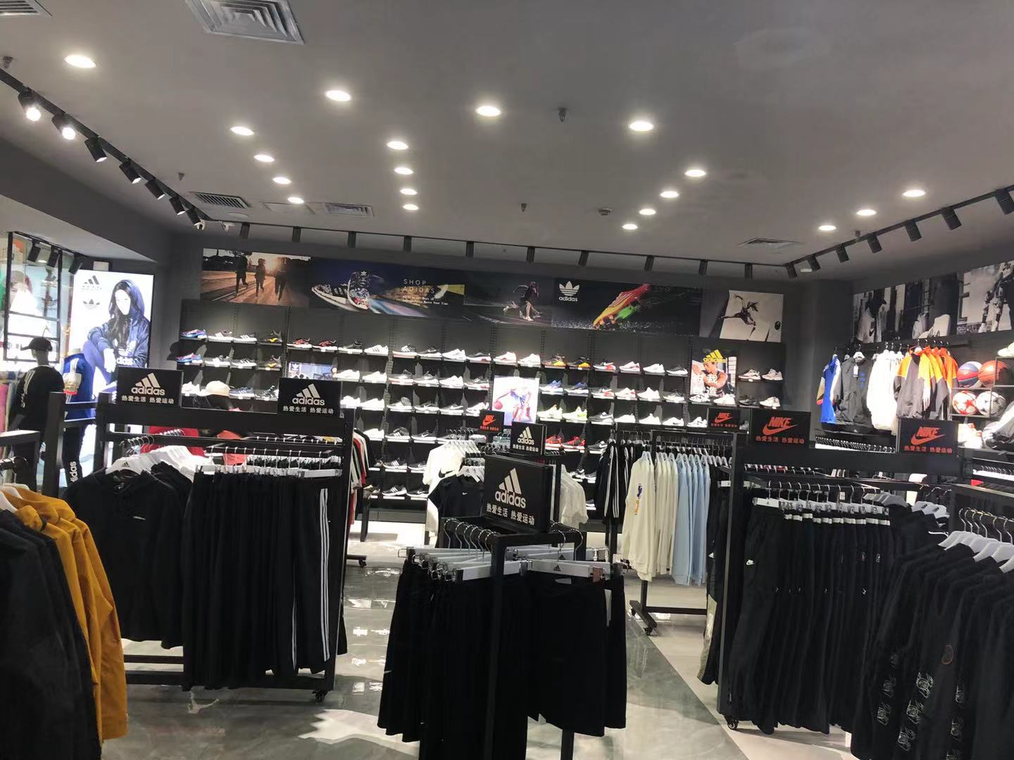 耐克阿迪折扣店如何吸客？